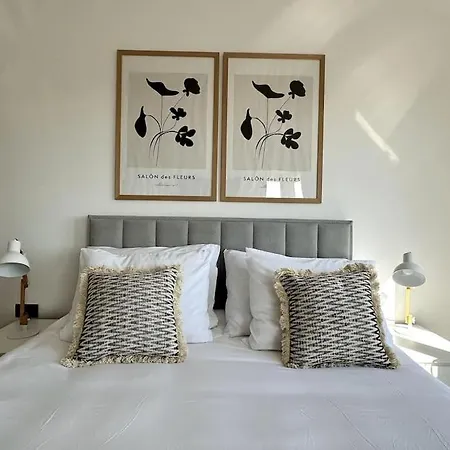 Good Vibes Boutique House *