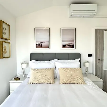 Good Vibes Boutique House *